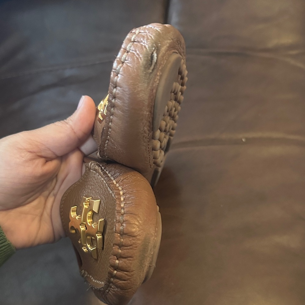 Tory Burch everly tan Leather Loafers with Gold Logo - Picture 5 of 15